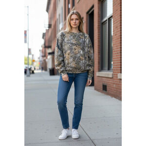 Modern Lux Women’s Camo Crewneck Pullover Sweatshirt Size L Cotton Blend NWT